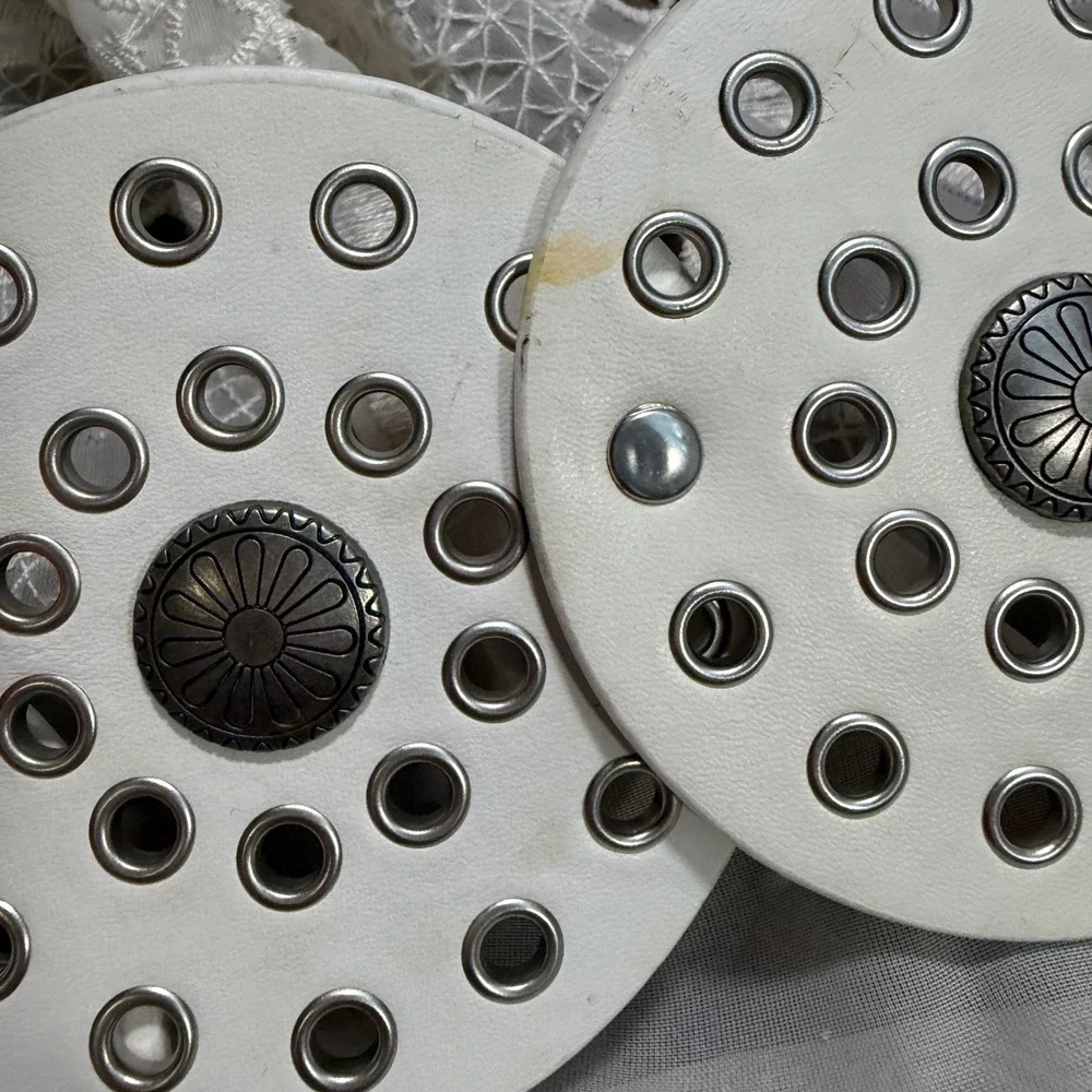 Y2K White Leather Concho Disc Belt Silver Grommet Western Medallion Buckle 35in